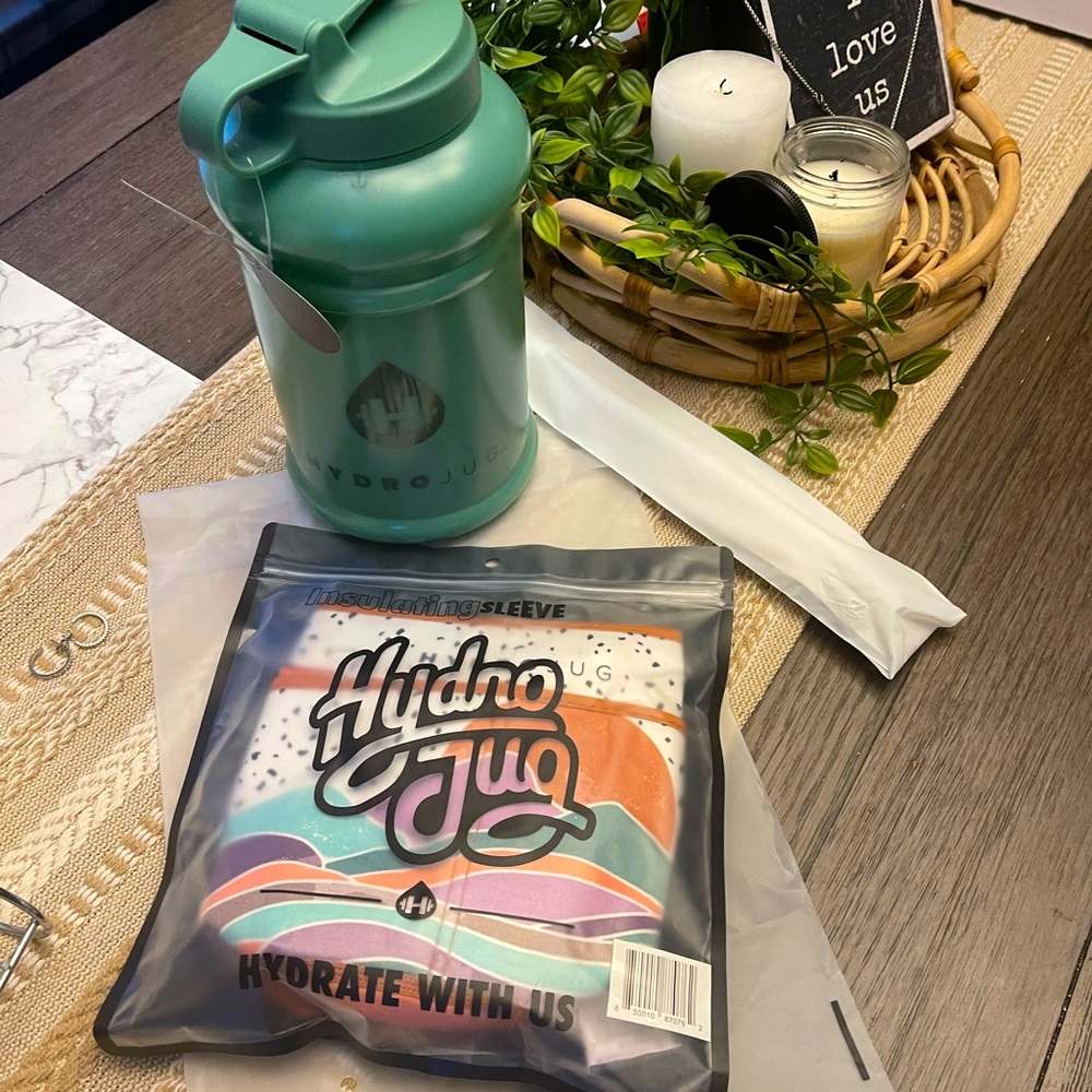 **PRICE FIRM* Special edition hydrojug bundle